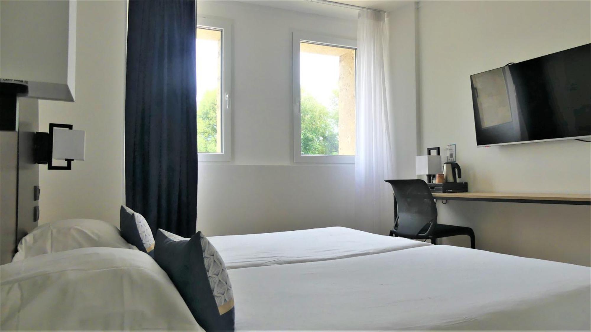 Hotel Abbaye Du Golf De Lesigny מראה חיצוני תמונה